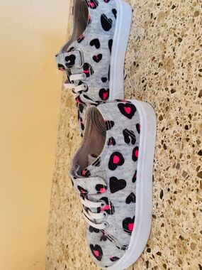 Fabkids Girls Toddler/child size 10 sneakers